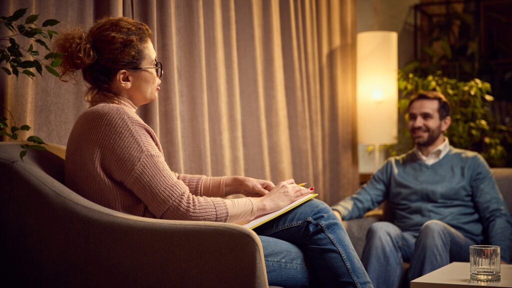 Therapist talking to patient at jasper county drug rehab.